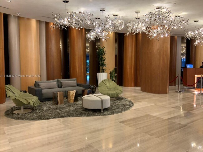 Foto del edificio - 488 NE 18th St