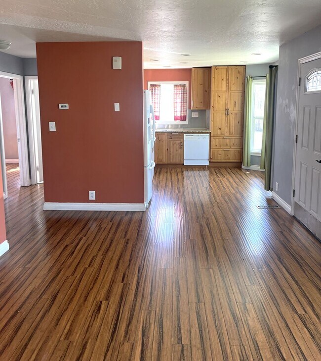 Building Photo - 5 Bedroom Home in North Salt Lake