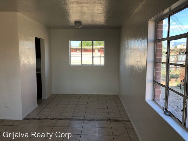 Building Photo - 4625 E Montecito St