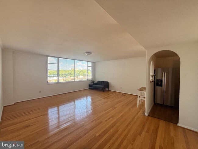 Foto del edificio - 4600 Duke St