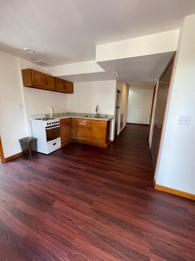 Building Photo - 3156 S Cathay Cir