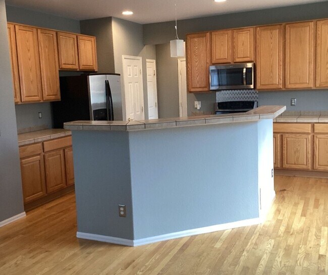 Building Photo - SPACIOUS 3 BEDROOM IN CLAREMONT RANCH