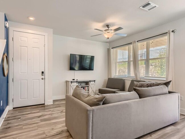 Foto del edificio - 7103 Terrazzo Cottage Ln