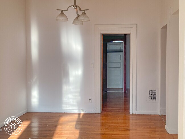 Building Photo - 1063 New York Ave