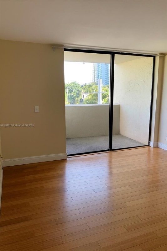 Foto del edificio - 2715 Tigertail Ave
