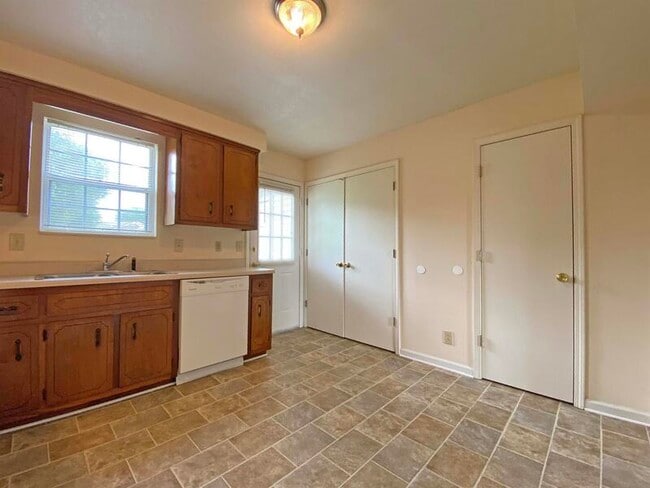 Foto del edificio - 371-3 Peabody Drive