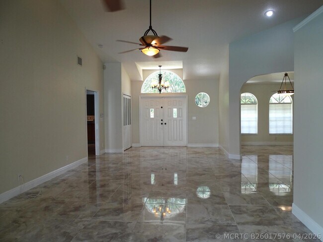 Building Photo - 6325 Winding Lake Dr