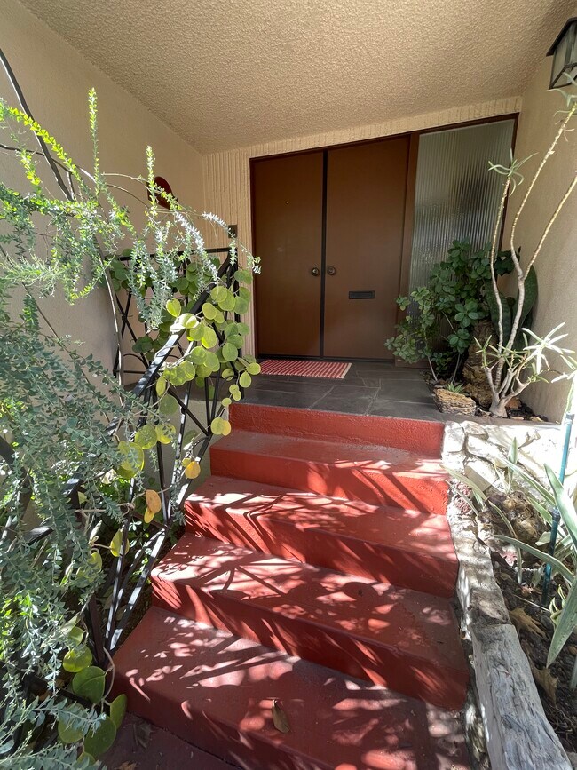 2523 Aberdeen Ave, Los Angeles, CA 90027 House Rental in Los Angeles