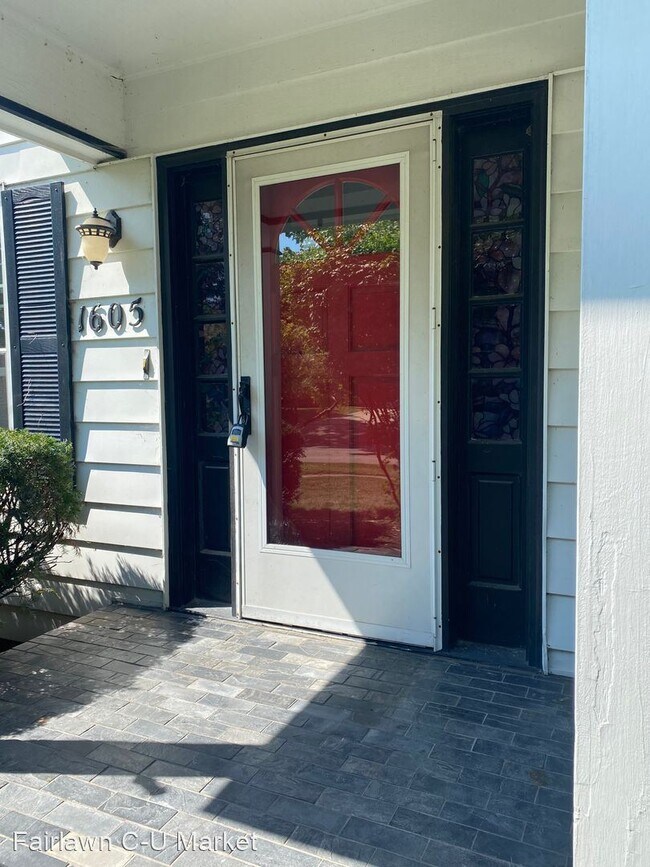 Building Photo - 4 br, 2.5 bath House - 1605 Mayfair Dr