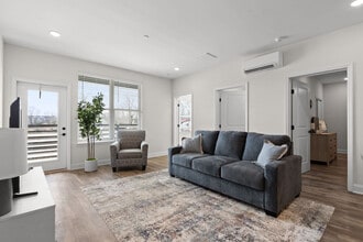 Building Photo - 2318 E Main St