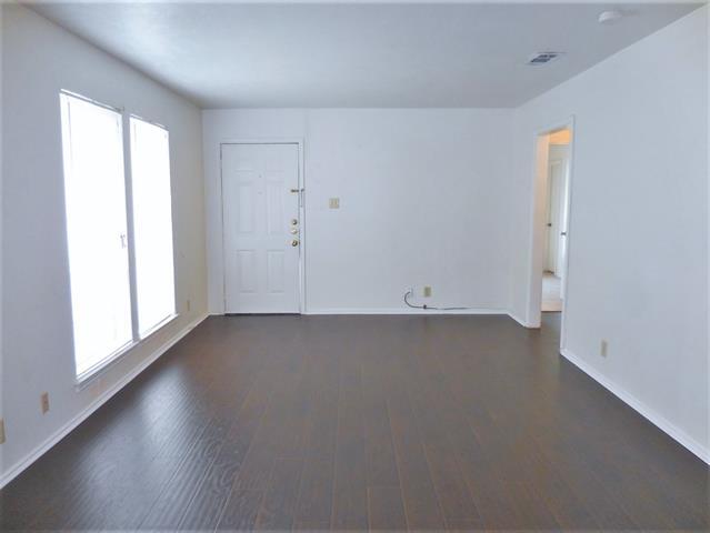 Foto del edificio - 3307 Gardenview Cir
