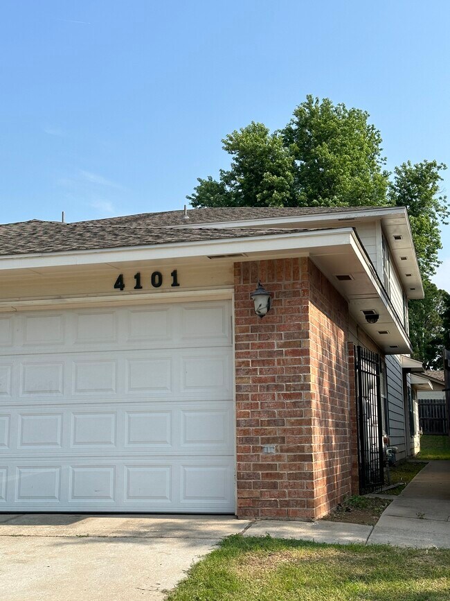 Building Photo - 4101 Potomac Dr
