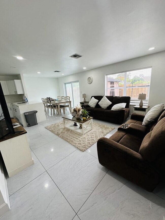 Foto del edificio - 13716 Sunflower Ct