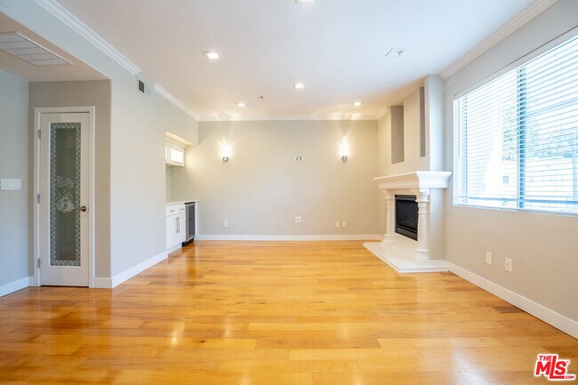 Building Photo - 350 S Norton Ave