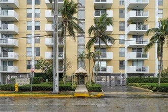 Building Photo - 2000 NE 135th St