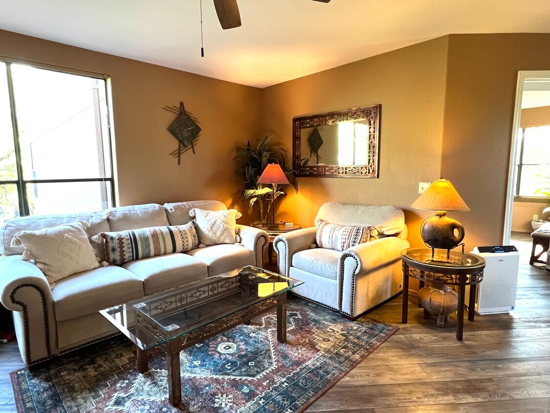 Foto principal - 6655 N Canyon Crest Dr