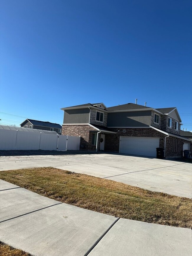 Foto del edificio - Charming 4BR Townhome in Springville