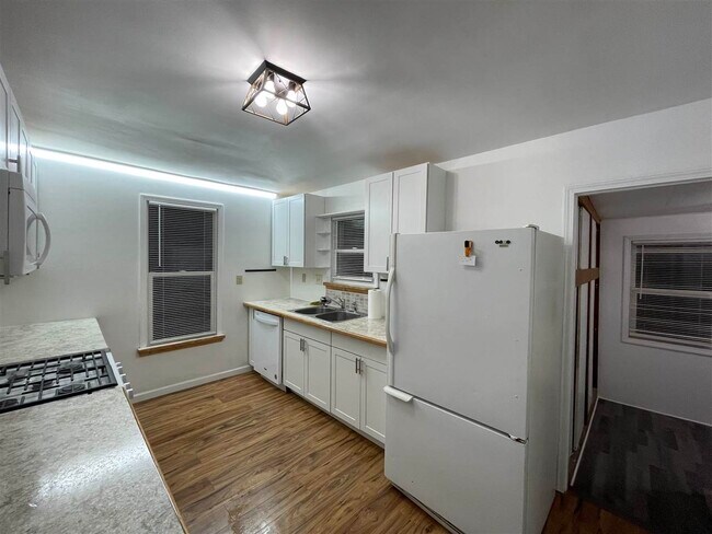 Building Photo - 409 Litchfield St