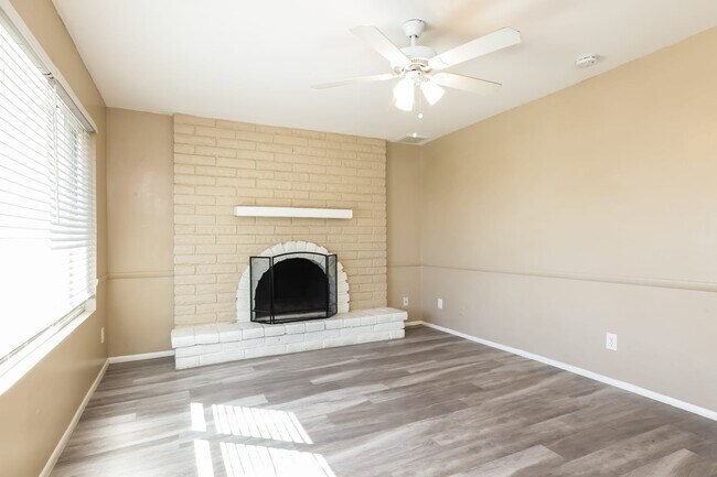 Building Photo - 11231 N 74Th Ln