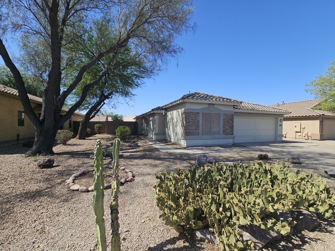 Foto principal - 11045 E Catalina Ave