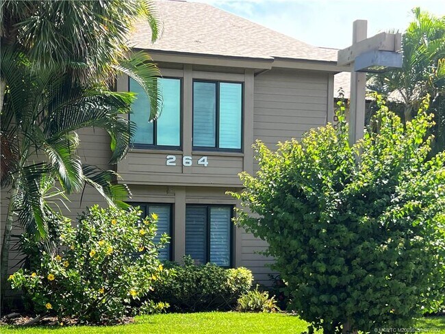 Building Photo - 264 NE Edgewater Dr