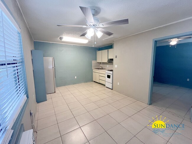 Building Photo - Efficient 1 Bedroom Unit in Niceville: All...