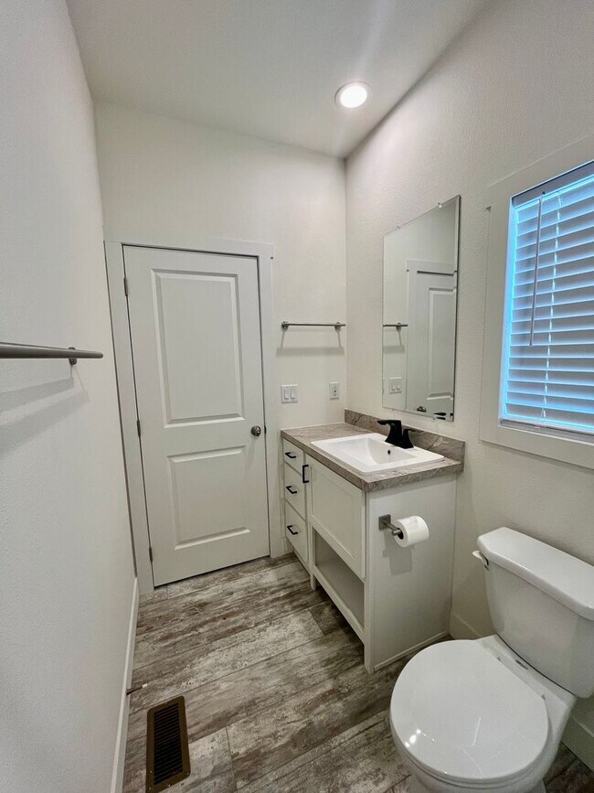 Foto del edificio - 3535-3537 Mount Burnham Court