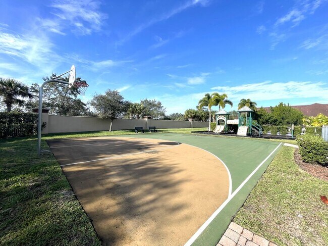 Building Photo - 5757 Tamarac Dr