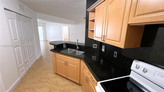 Foto del edificio - 6272 NW 186th St