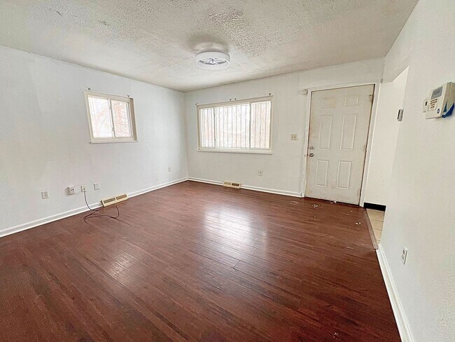 Foto del edificio - 3 bedrooms 1 bathrooms house for rent