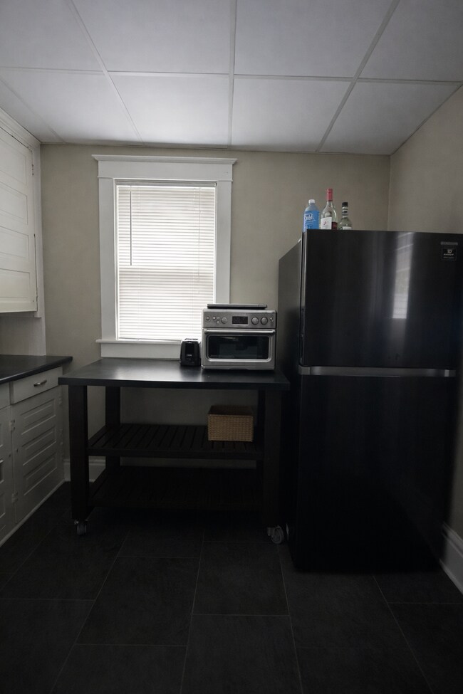 Building Photo - 3 bed 1 bath near UWEC!