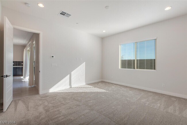 Building Photo - 11671 Hatchling Ave