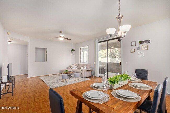 Foto del edificio - 15252 N 100th St