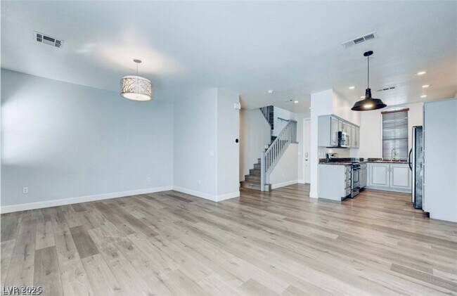 Foto del edificio - 128 Tilbury Ave