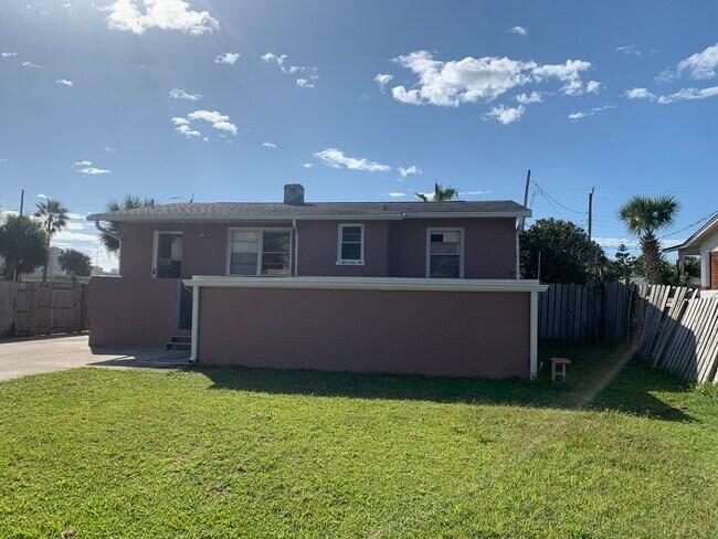 Building Photo - 485 Golf Blvd