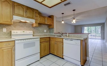 Building Photo - 208 Pine Ct