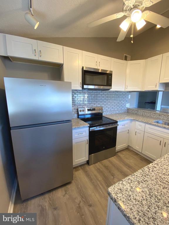 Building Photo - 478 E Main St