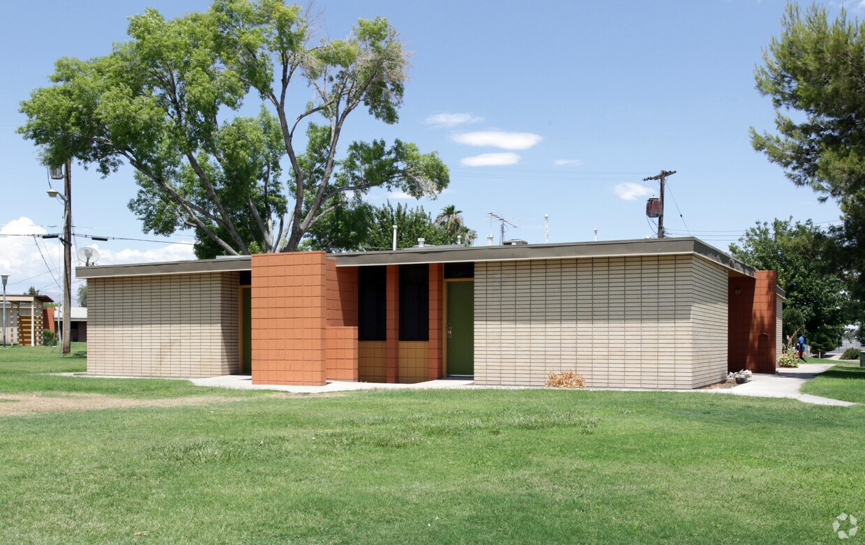 Foto principal - 1601-1721 Searles Ave