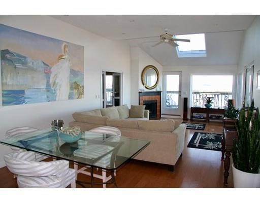 Building Photo - 19 Oceanside Dr