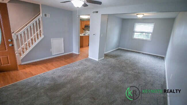 Foto del edificio - Gorgeous 4 Bedroom, 4 Bathroom Home Availa...