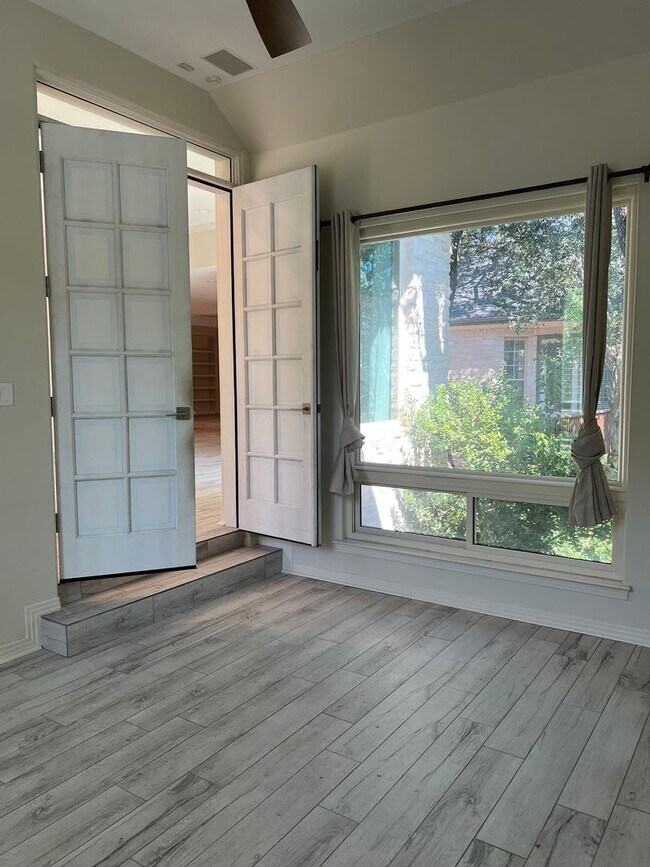 Building Photo - Large Home In and Established Neighborhood...