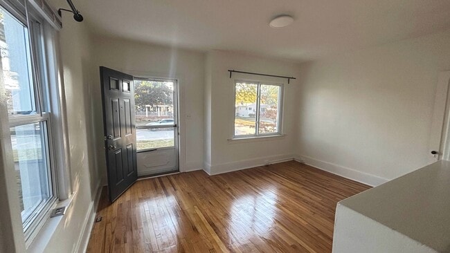 Building Photo - 3175 Oakshire Ave