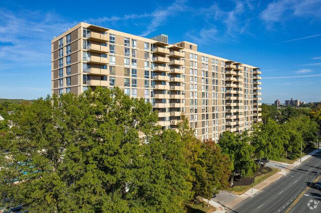 Building Photo - The Devon Condo