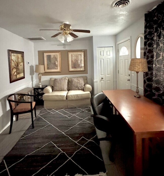 Building Photo - Charming 1BR House in Toledo