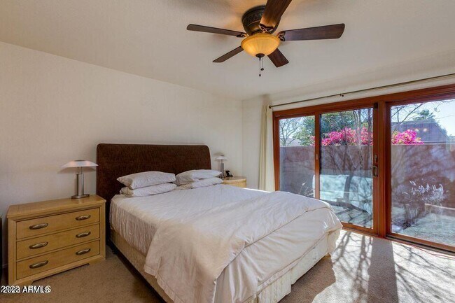 Foto del edificio - 3024 E Claremont Ave
