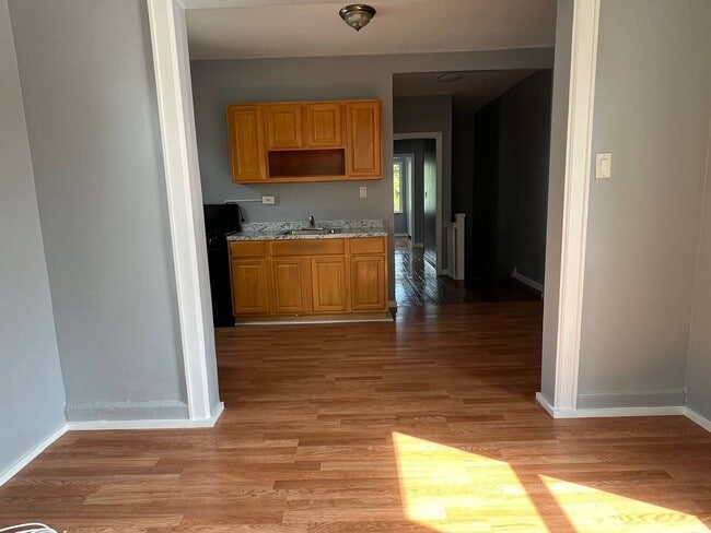 Building Photo - 27 Alton Pl