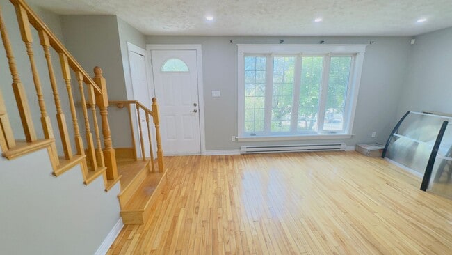 Building Photo - 7 Glenwood Dr