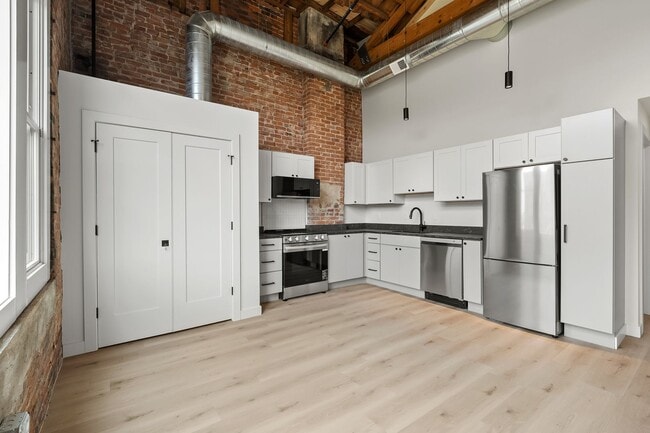 Building Photo - 266 E Michigan Ave