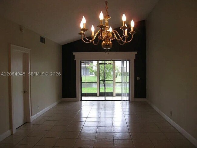 Foto del edificio - 447 Lakeview Dr