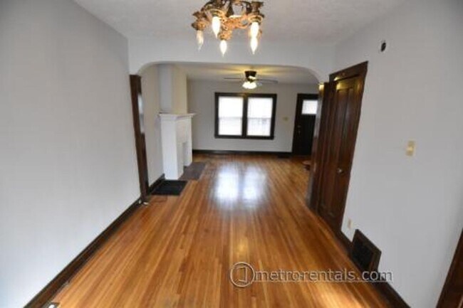 Foto del edificio - 385-387 Arcadia Avenue